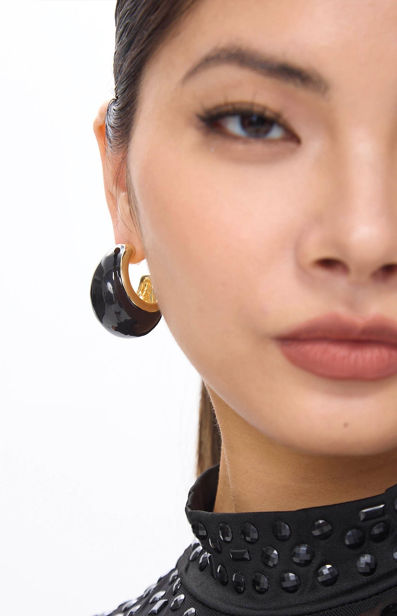 Snae Black Clip-On Glam Vintage Earrings