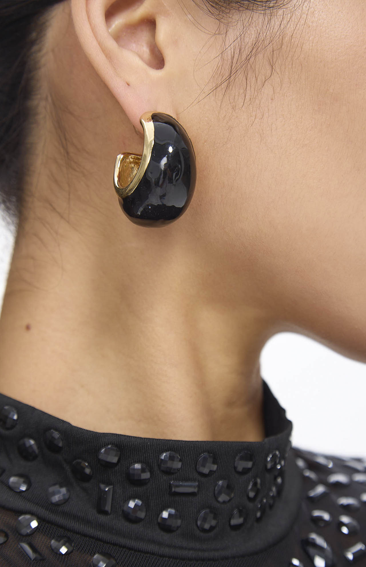 Snae Black Clip-On Glam Vintage Earrings